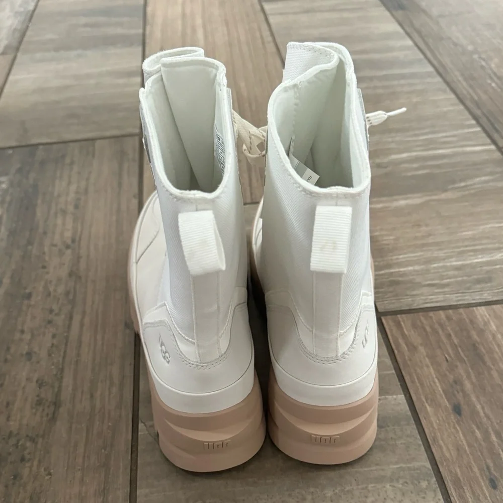 UGG Lug Platform Lace-Up Combat Boot Women’s size 9.5
